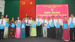 Sở Y tế TP Cần Thơ công bố và trao các quyết định về công tác cán bộ