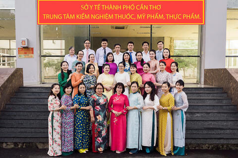Trung tâm Kiểm nghiệm Thuốc, Mỹ phẩm, Thực phẩm TP. Cần Thơ: Hưởng ứng “Tuần lễ Áo dài” và ngày Quốc tế Phụ nữ 8/3