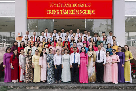 Trung tâm Kiểm nghiệm thành phố Cần Thơ: Họp mặt kỷ niệm nhân Ngày Quốc tế Phụ nữ 8/3 và Hưởng ứng “Tuần lễ Áo dài”